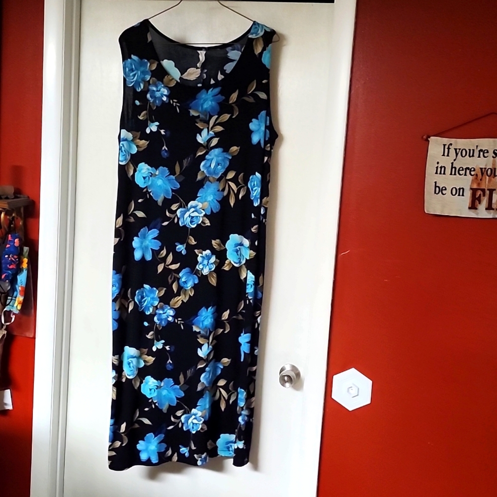 Sleeveless dress size XL black with blue flowers